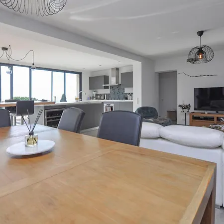 4 Bedroom Gorgeous In * אוליאולה