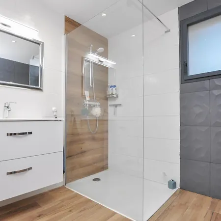 בית נופש 4 Bedroom Gorgeous In