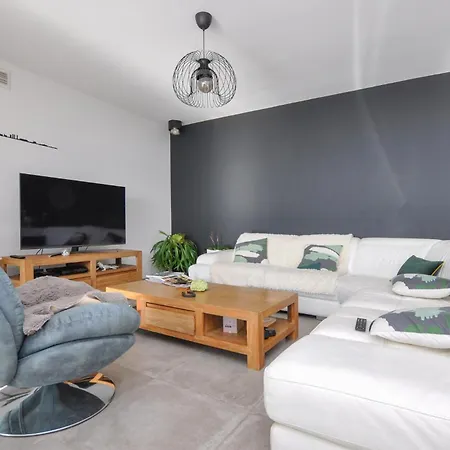 4 Bedroom Gorgeous In בית נופש *
